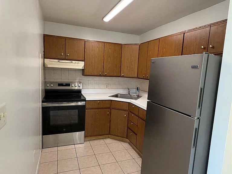 44 Athens Ct — Photo 6