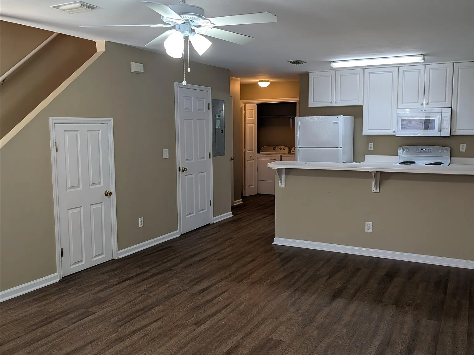 3 bed, 3.5 bath, 1506 sqft, $1,500 — Photo 3