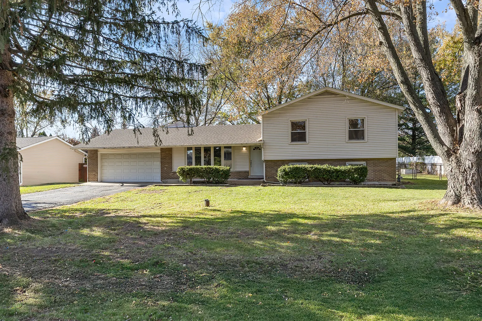 2N238 Highland Ave photo 1