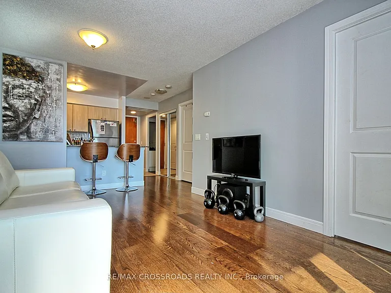 31 Bales Ave #503 — Photo 4