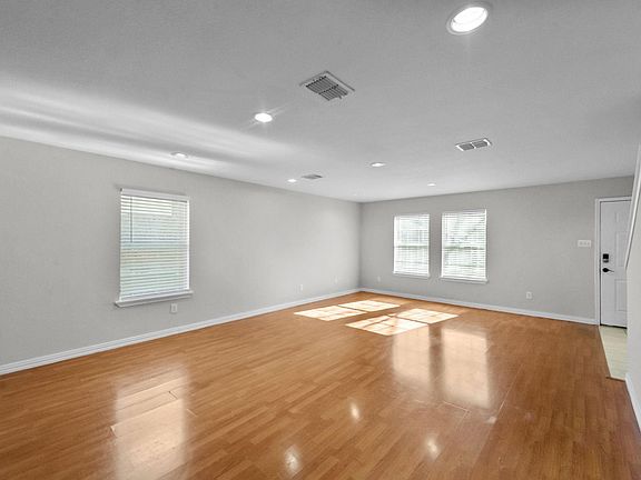 3rd image of 1533 Breeze Ln