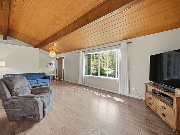 3rd image of 34 Londonderry Ln