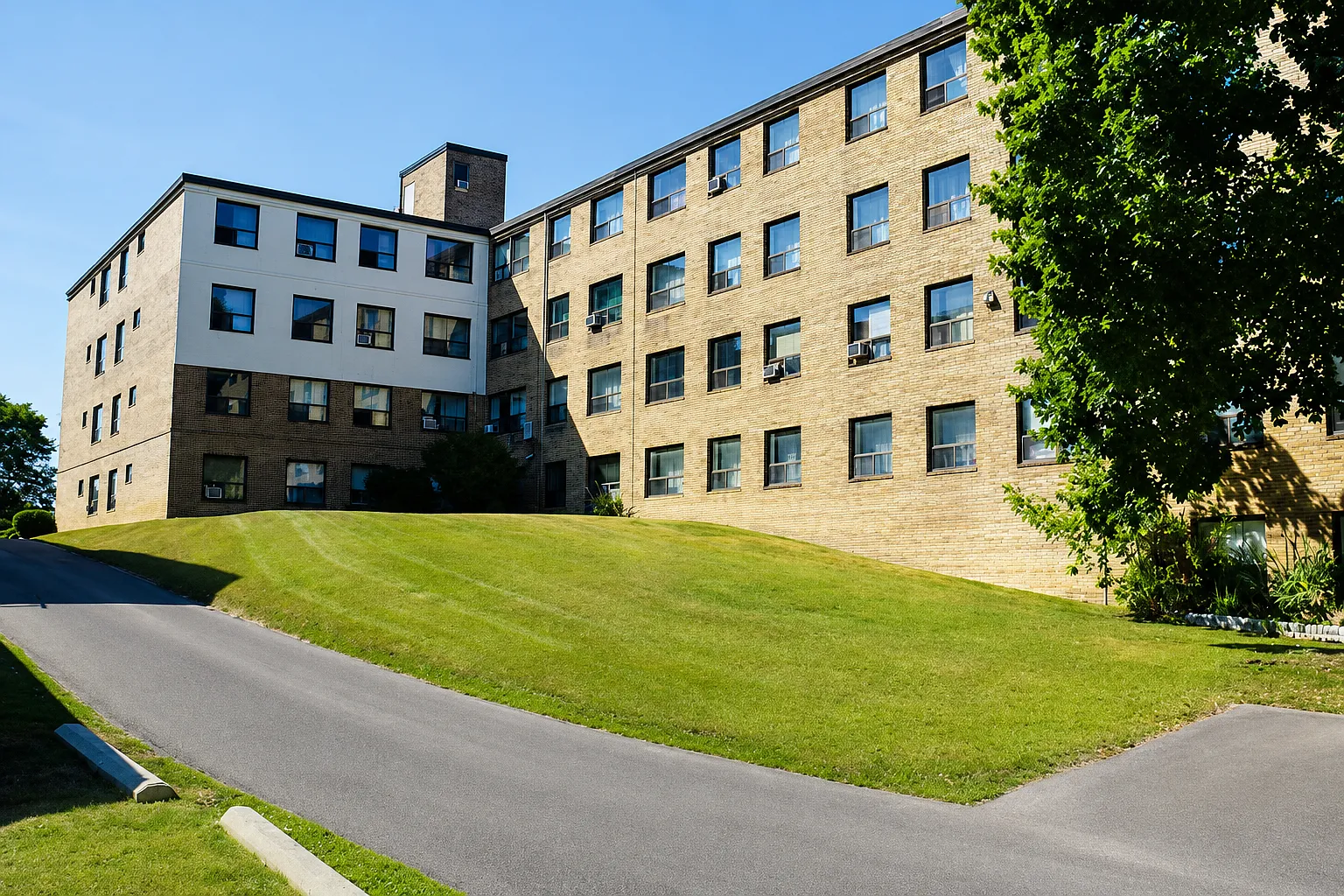 Deepwood Apartments — Photo 2