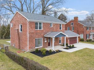 1131 N Oxford Rd, Grosse Pointe Woods, MI 48236