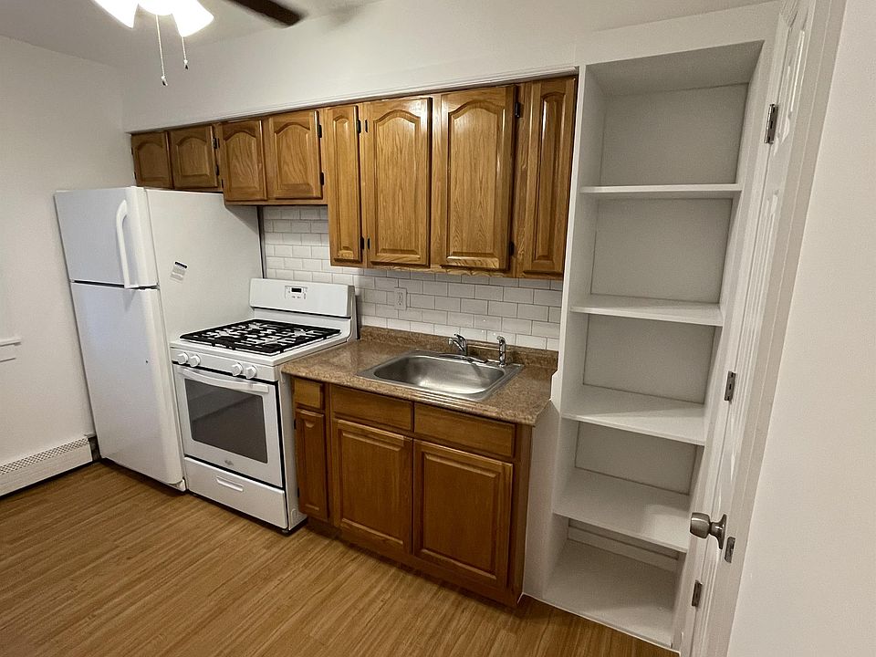 2nd image of 167 Glen Cove Ave APT 4F