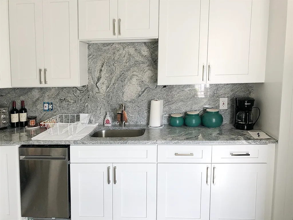 2 bed, 1.0 bath, 650 sqft, $2,900 — Photo 4