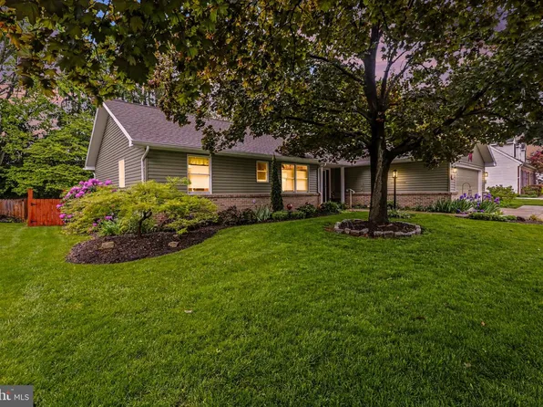 82 Fairway Dr, Camp Hill, PA 17011