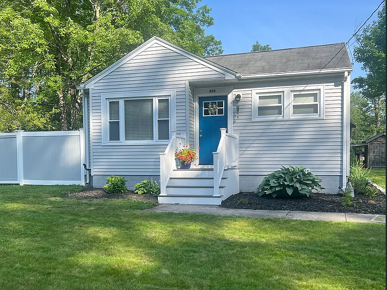 808 Ryan Rd — Photo 1