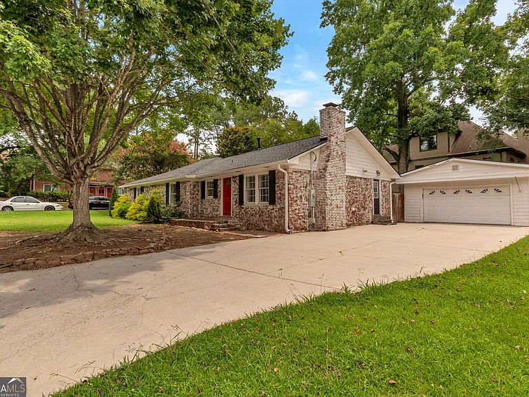2467 Ellijay Dr NE — Photo 3