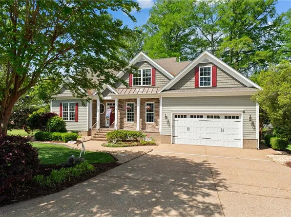 107 North St, Smithfield, VA 23430