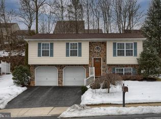 47 Sweet Arrow Dr, Hummelstown, PA 17036