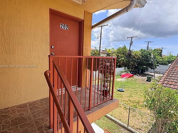 4th image of 231 E 7th St #202