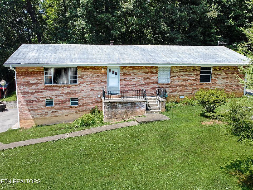 1st image of 111 Forest Heights Cir