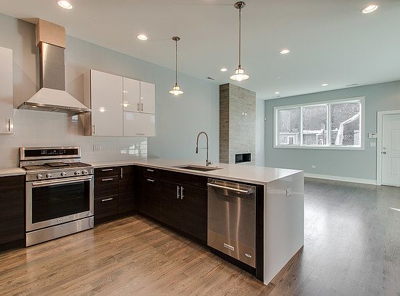 2nd image of 2900 W Lyndale St #Penthouse