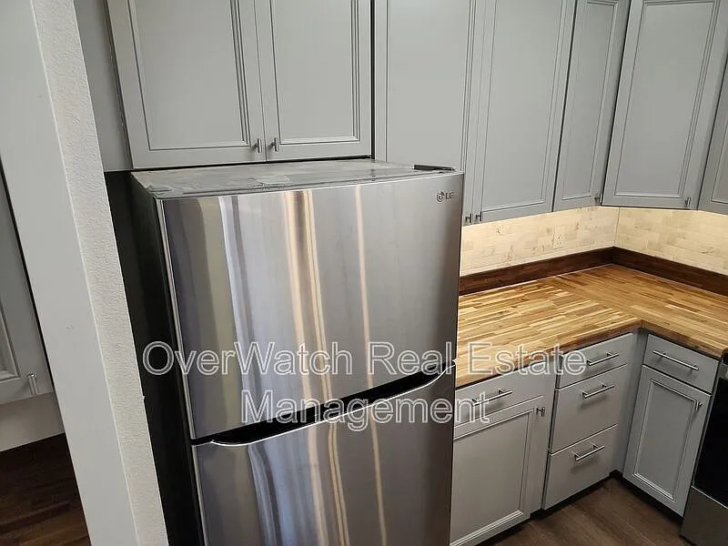 3 bed, 2.0 bath, 1584 sqft, $3,200 — Photo 3