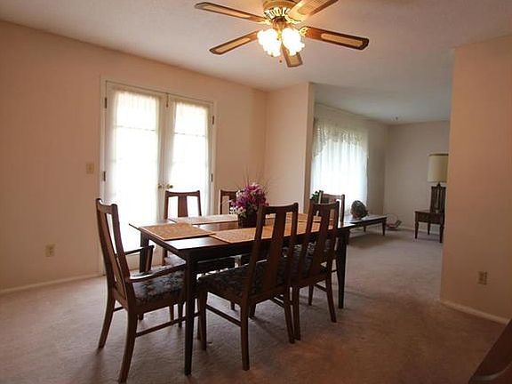3rd image of 11586 Tivoli Ln
