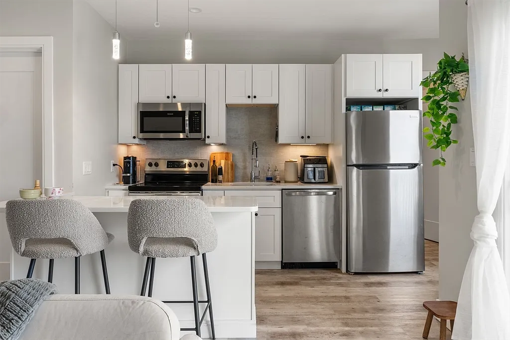 1 bed, 1.0 bath, 493 sqft, $3,050 — Photo 3