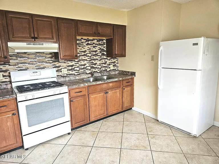 1601 N El Paso St #7 — Photo 6