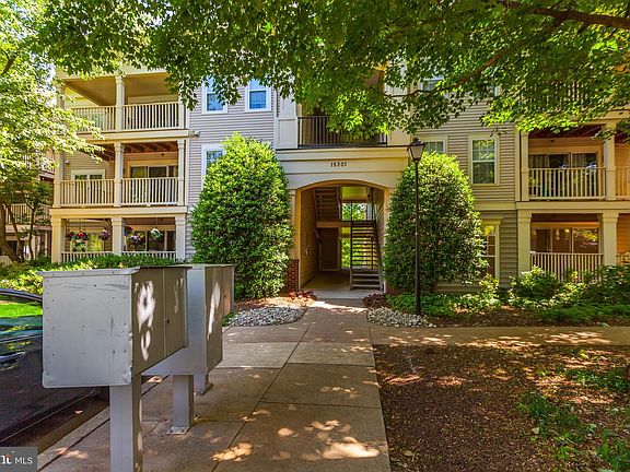 3rd image of 15301 Diamond Cove Ter #8-D