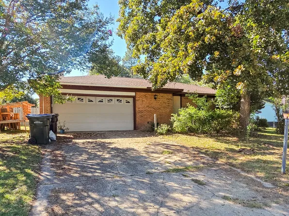 6821 Buttermere Dr, Fayetteville, NC 28314