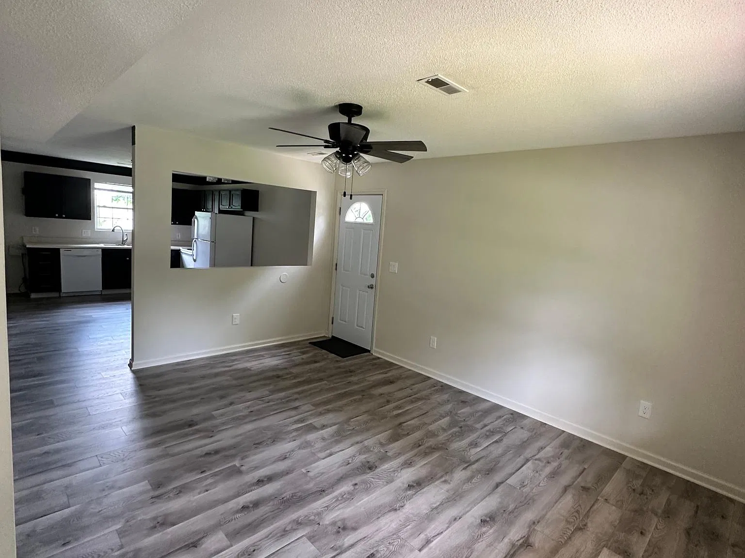 423 Floyd St — Photo 3