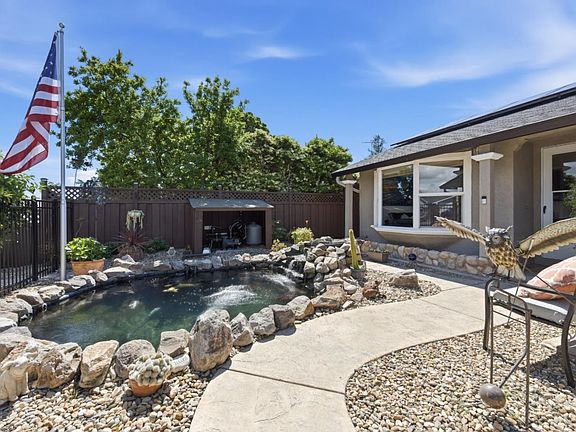 3rd image of 5827 Bellflower Dr