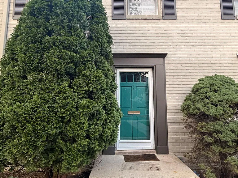 1682 Graefield Rd — Photo 3