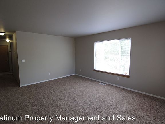 3rd image of 1722 6th St SE