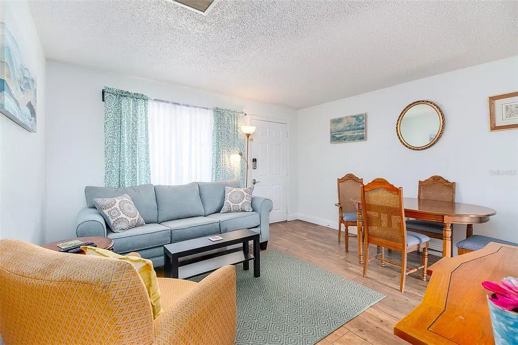 2 bed, 1.0 bath, 750 sqft, $2,000 — Photo 3