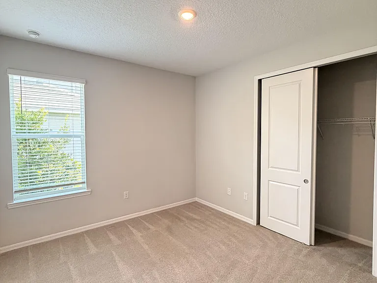 1352 Arklow Cir — Photo 17