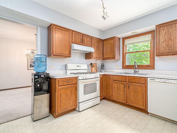 3rd image of 2040 Glenmoor Dr