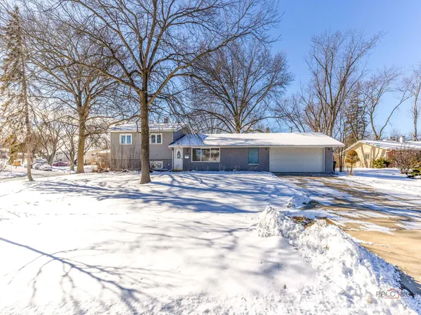 590 Durham Ct, Hoffman Estates, IL 60169