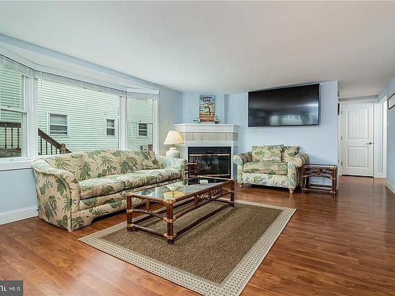 3rd image of 220 Liberty Ave #6