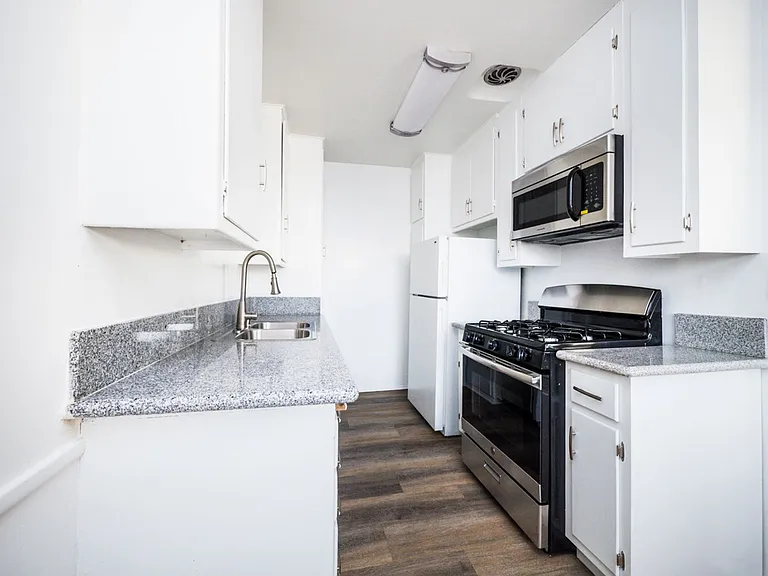 6416 Fountain Ave — Photo 8