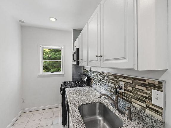 4th image of 926 Portland St #106491B5A