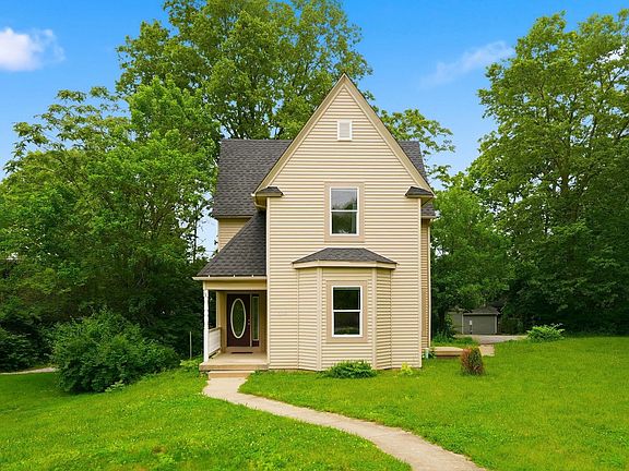 3rd image of 614 Romig St