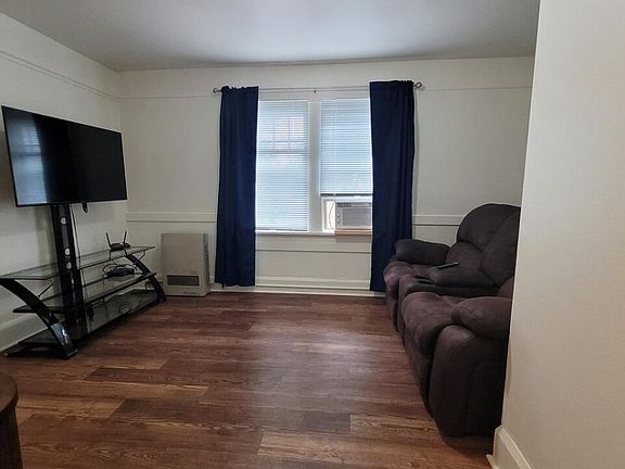 3rd image of 108 12th St N #106