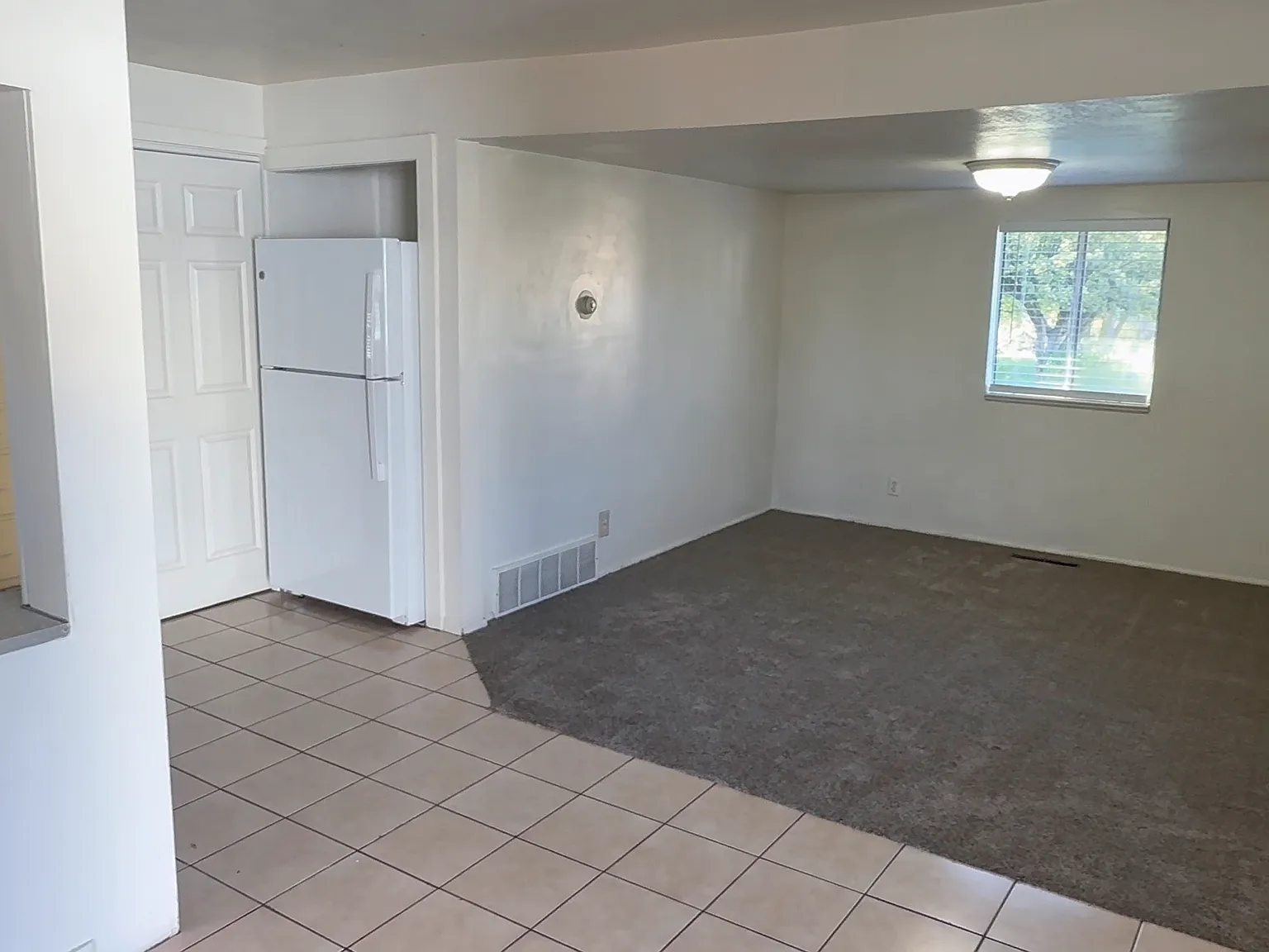1 bed, 900 sqft, $1,200 — Photo 3