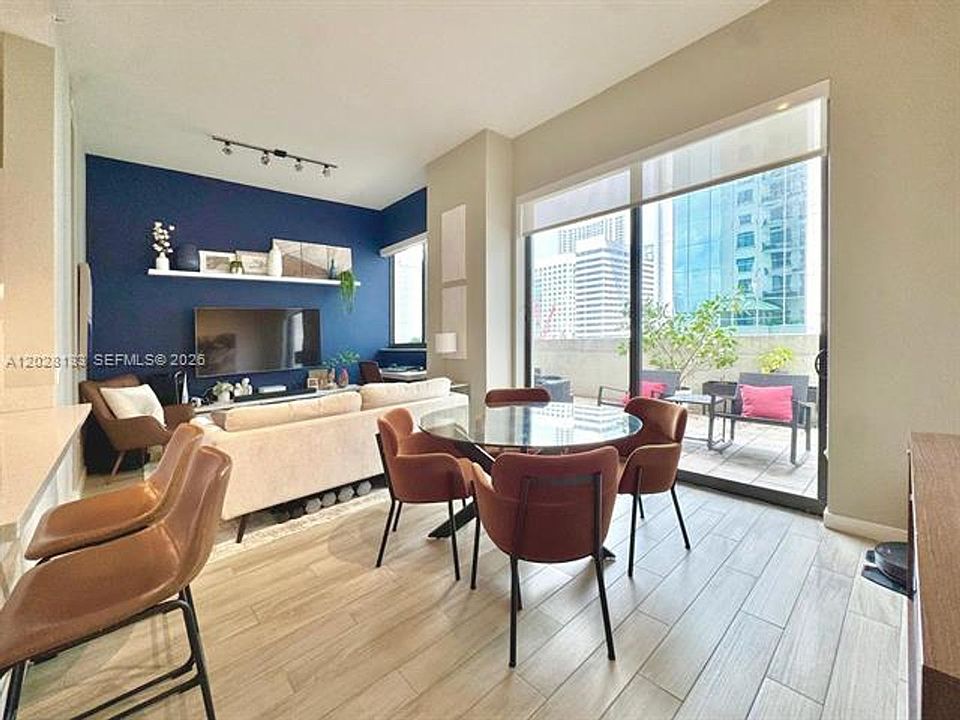 1st image of 999 SW 1st Ave APT 1115