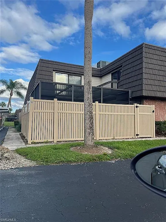 2 bed, 2.5 bath, 1393 sqft, $2,300 — Photo 1