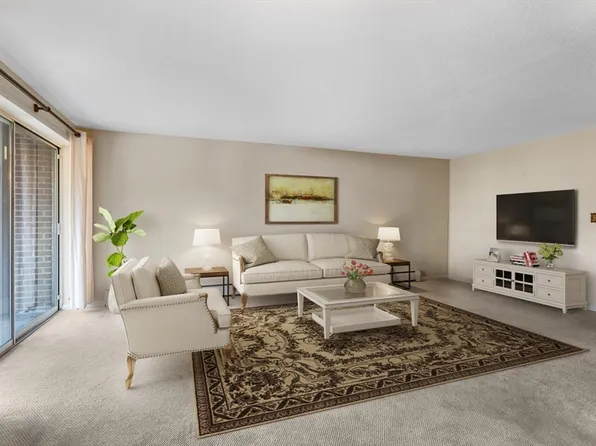 64 Main St APT 31B, Stoneham, MA 02180