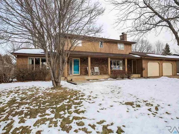 2704 E 52nd St, Sioux Falls, SD 57103