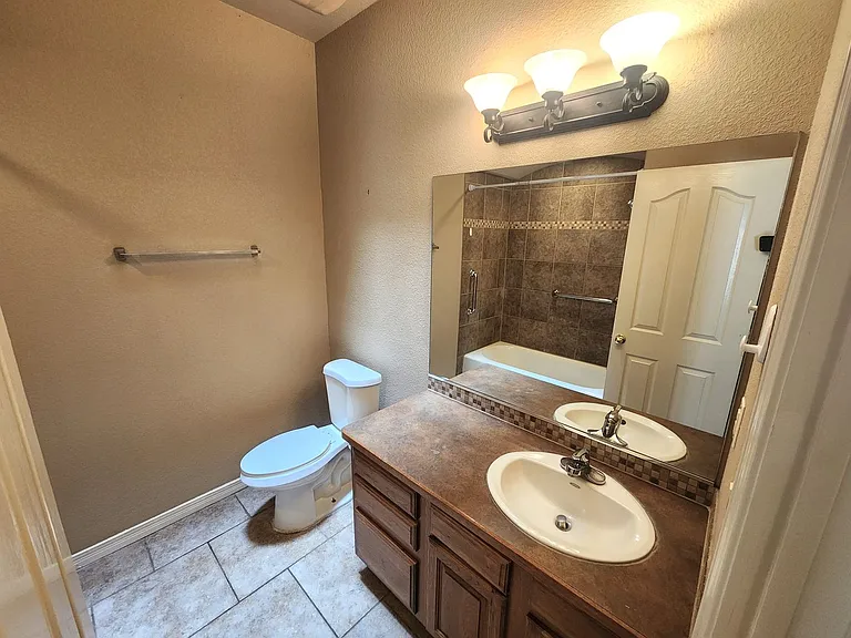 2777 Conventry 2777 Coventry — Photo 39