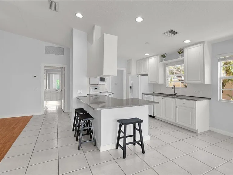 10882 SW Dardanelle Dr — Photo 13