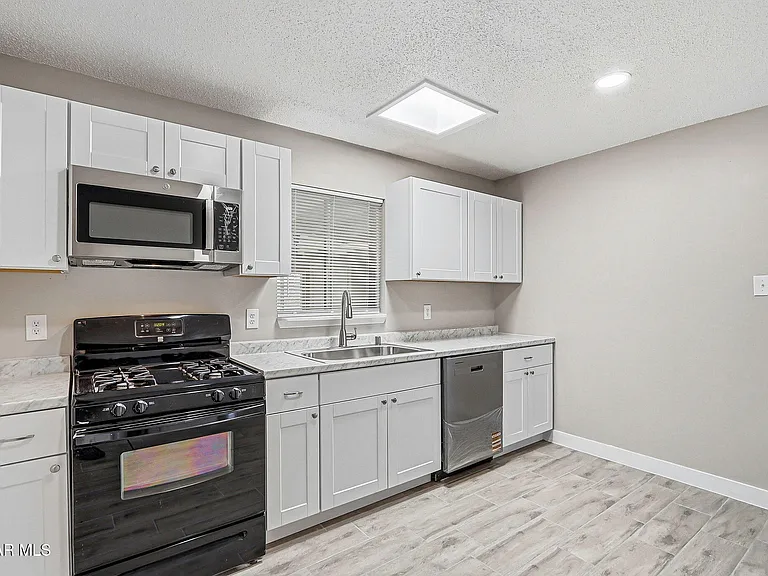 5704 Sage Ct — Photo 8