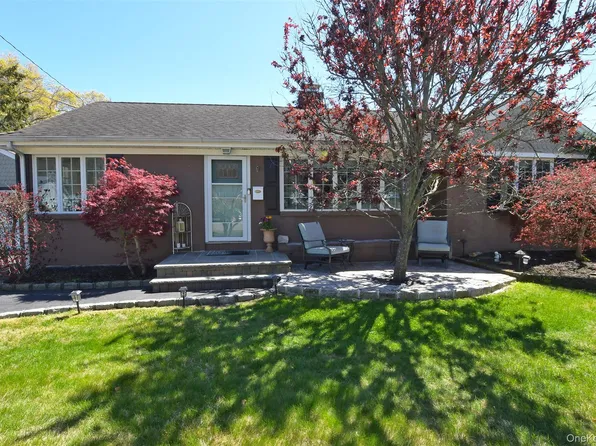 20 Conway Street, Ronkonkoma, NY 11779