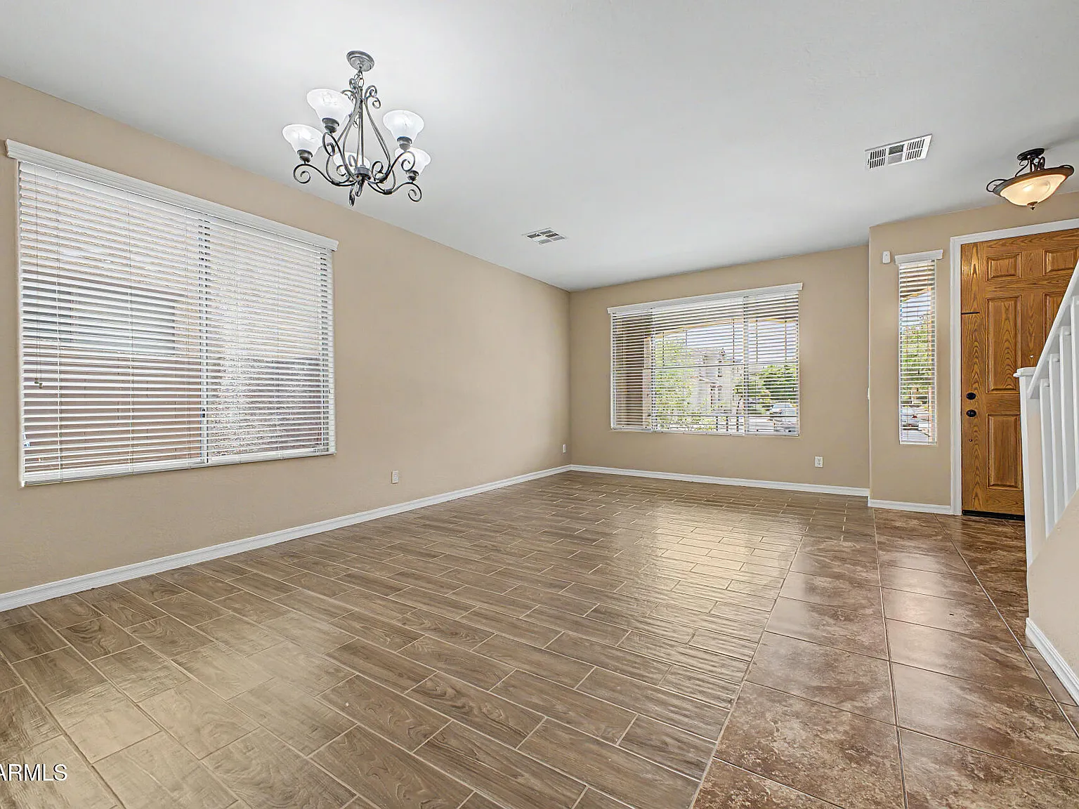 4 bed, 2.5 bath, 2310 sqft, $2,400 — Photo 2