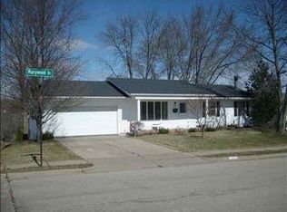 2690 Marywood Dr, Dubuque, IA 52001