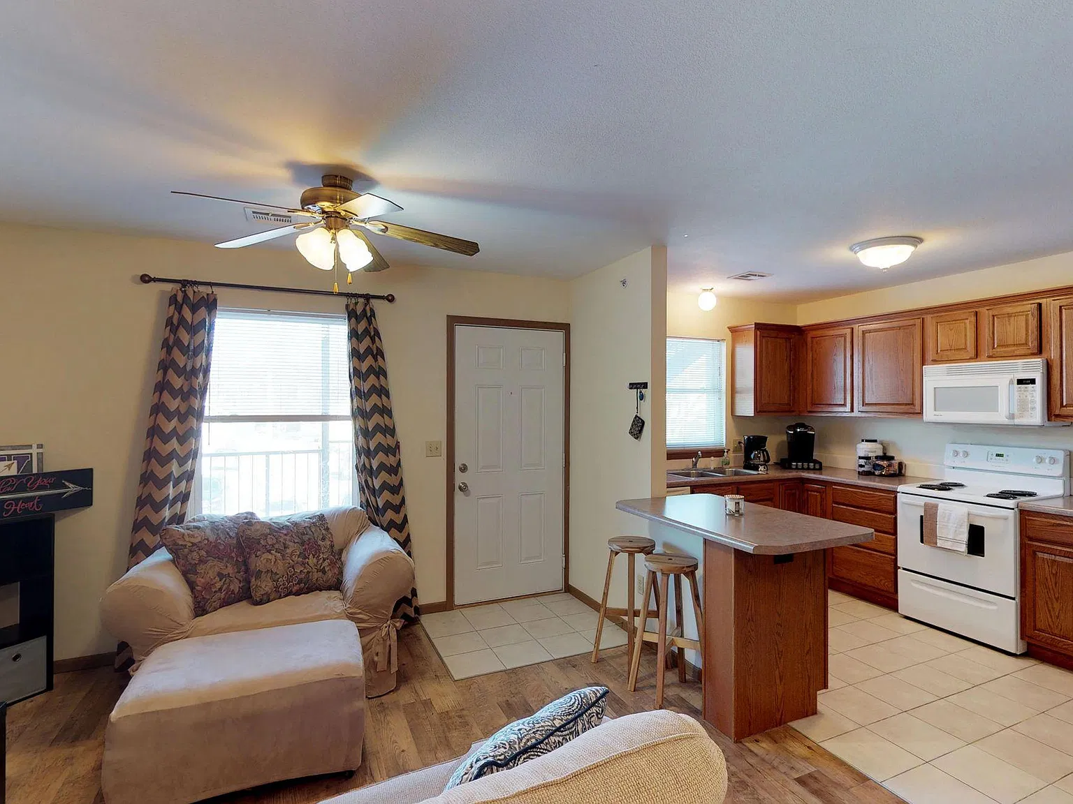 2 bed, 844 sqft, $980 — Photo 1