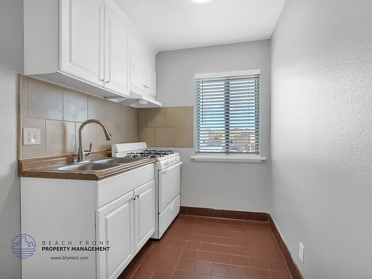 228 West Carson — Photo 1